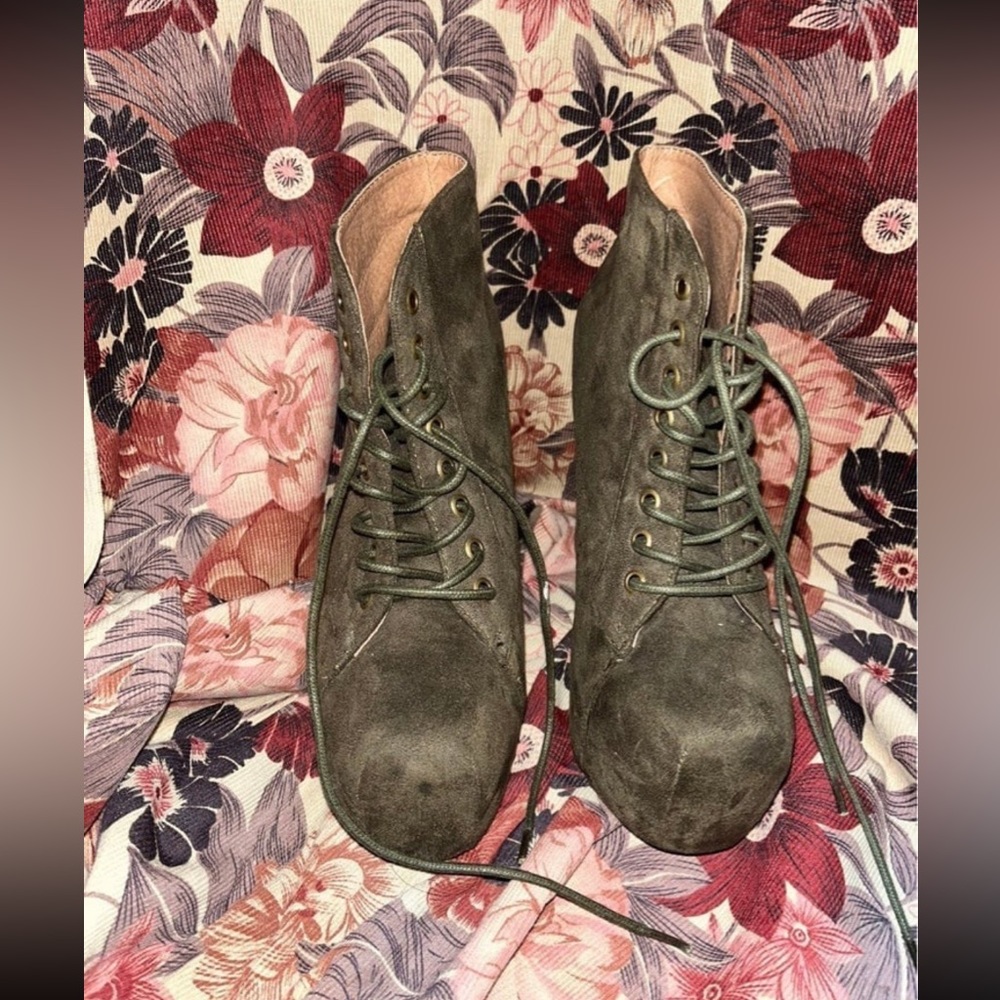 Speed limit platform heels